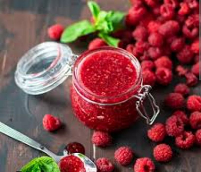 Малина свіжа з цукром