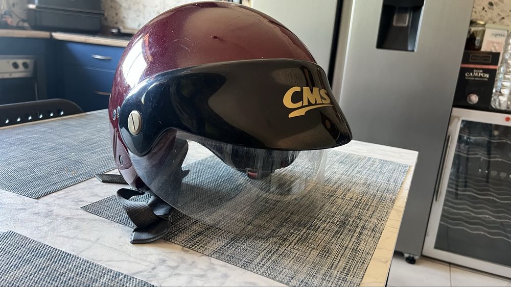 Capacete CMS vermelho