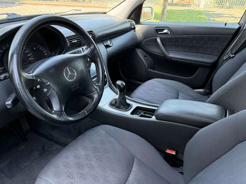 Mercedes C220 como nova