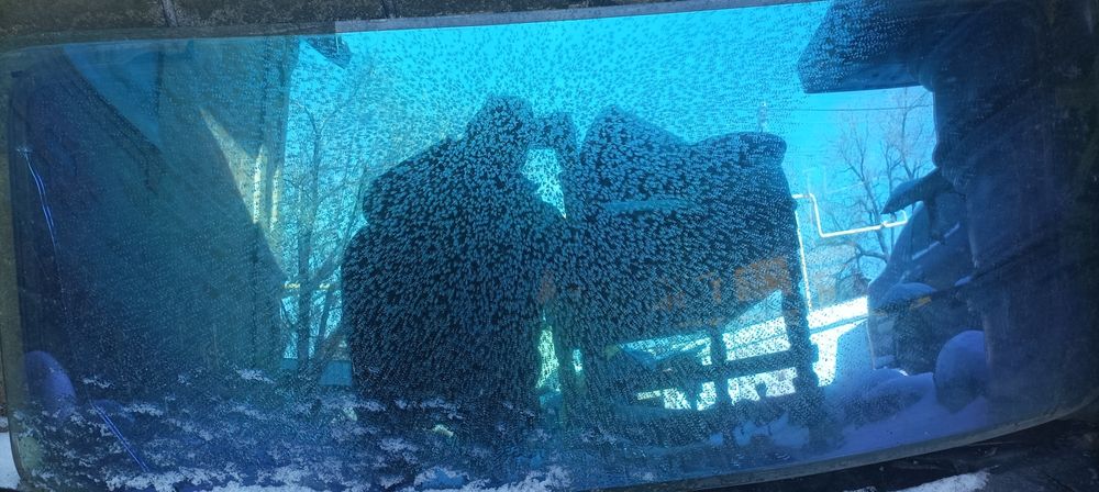 Продам заднее стекло с классики