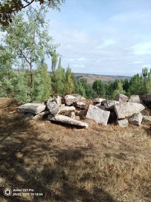 Pedra rústica para muros