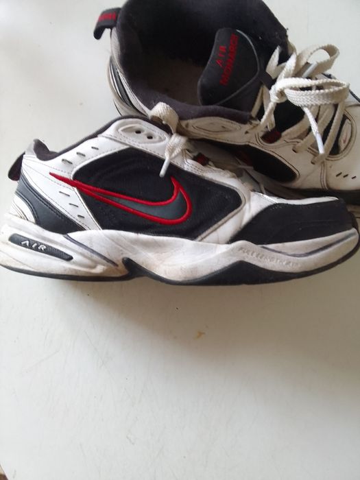 Продам кожаные кроссовки nike.