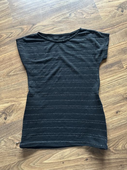 Czarna koszulka srebrne paski i zameczki po bokach