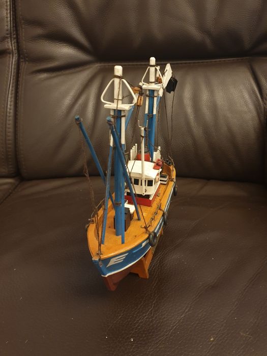 Barco de madeira decorativo