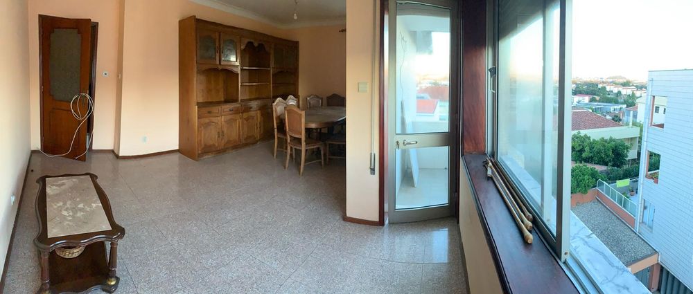 Aluga se apartamento T3 / quartos