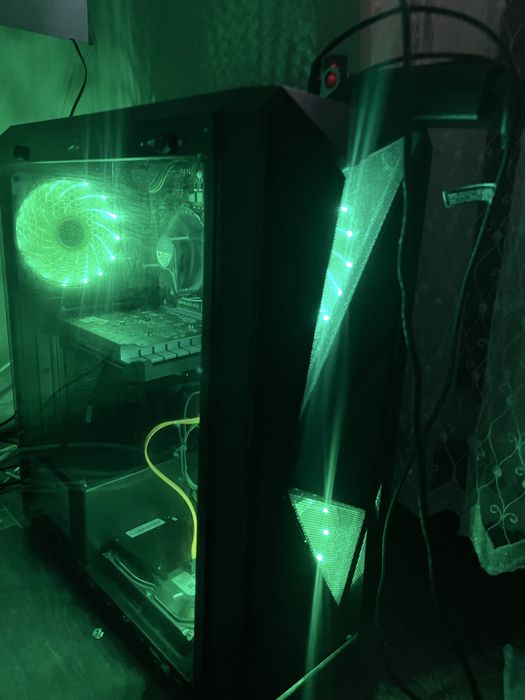 Игровой комп’ютер, справляется со всеми задачами