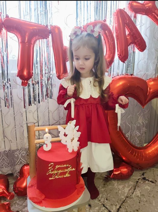 Шикарне плаття для маленької дівчинки