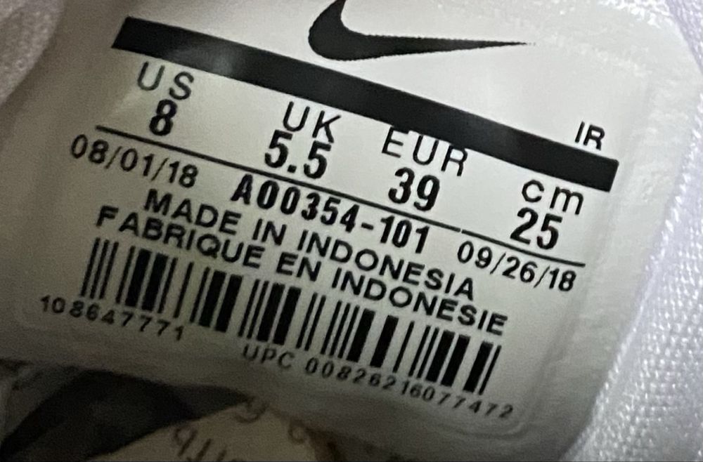 Оригінальні кросівки Nike Zoom 2K.