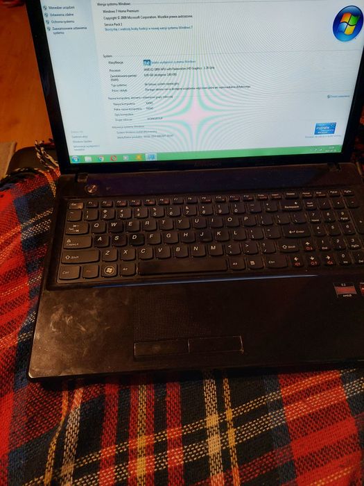 Laptop Lenovo G585 15,6 " AMD E1 4 GB / 500 GB czarny