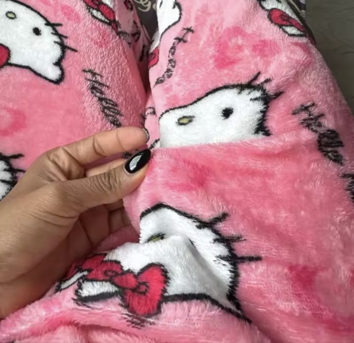 В наявності нові плюшеві штани Hello Kitty