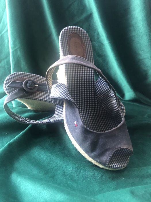 Tommy Hilfiger sandałki słomkowe na koturnie, rozmiar 39