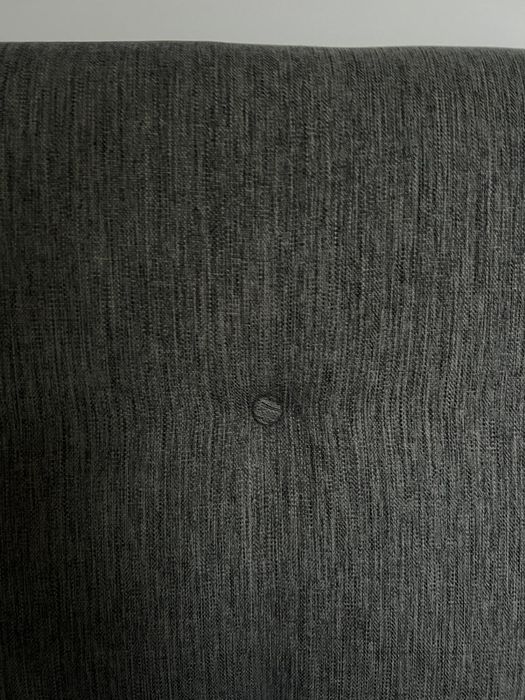 Łóżko tapicerowane do stpialni z materacem i stelażem