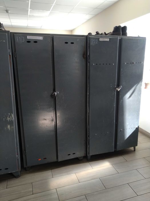 продам шкаф металличекий для одежды