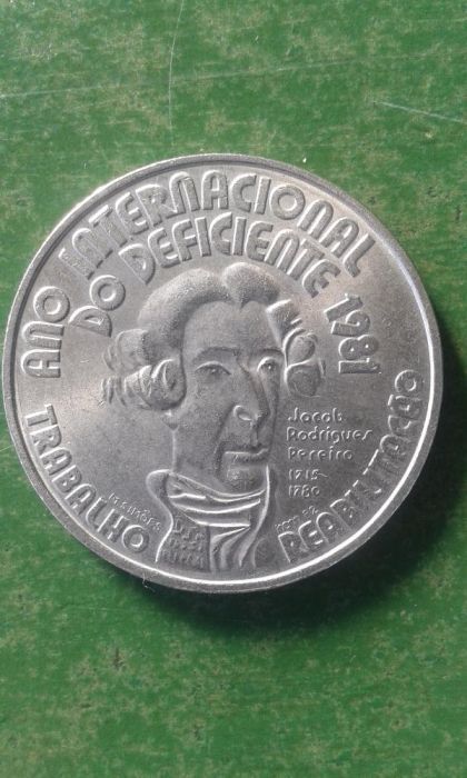 moedas antigas em prata