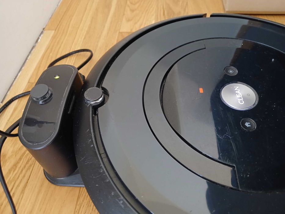 Roomba e5 z zapasem filtrów i szczotek bocznych