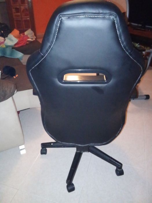 Staples Cadeira de Gaming Destiny, Tecido Sintético (PU), Preto e Cinz