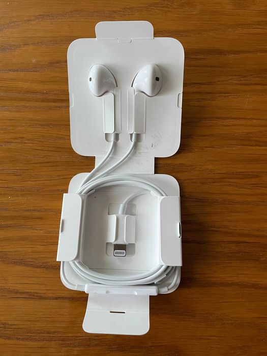 Навушники Apple Earpods lightning с мікрофоном нові