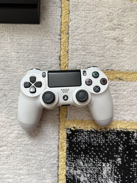 Konsola Playstation 4 /Ps4 1Tb + pad