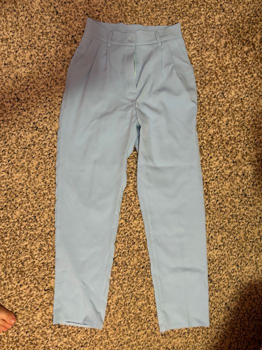 Гарний блакитний костюм розмір s m