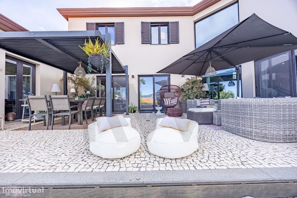 Moradia T5 com Piscina, Jardim e Garagem | São Martinho
