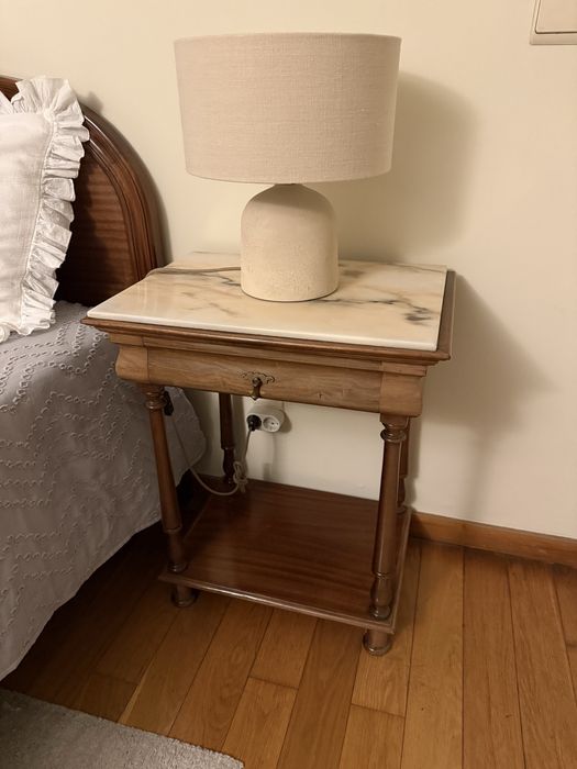 Mesinha de cabeceira