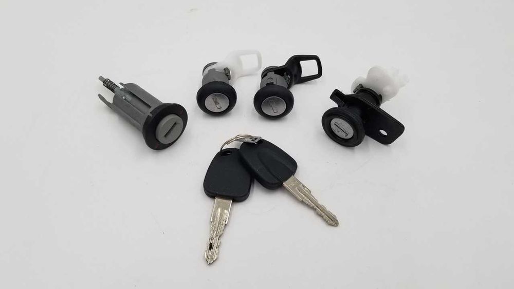 Замок зажигания, личинки двери, замок багажника Daewoo Nexia,  Kadett