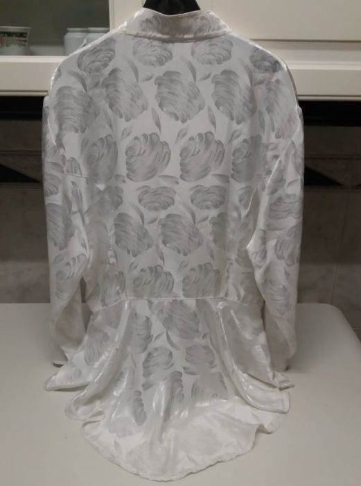 Blusa côr de pérola, tamanho L
