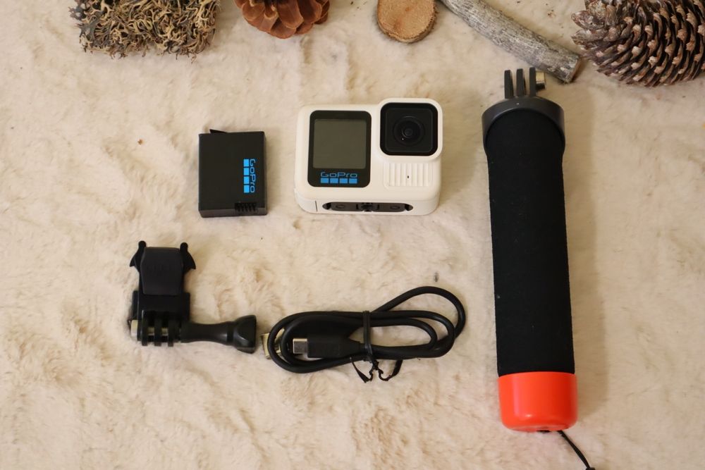 GoPro Hero 13 White (Edição limitada) + Acessórios