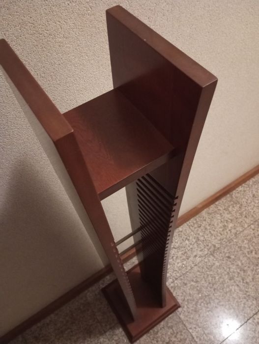 Móvel para colocar CDs