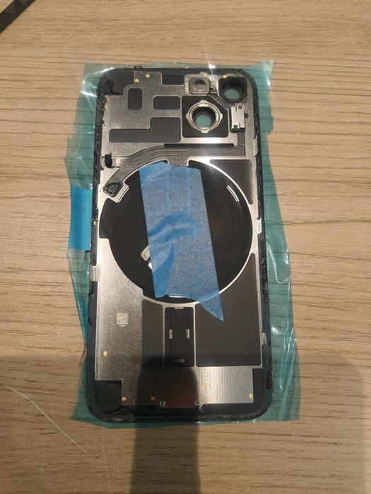 iPhone 14 korpus bateria