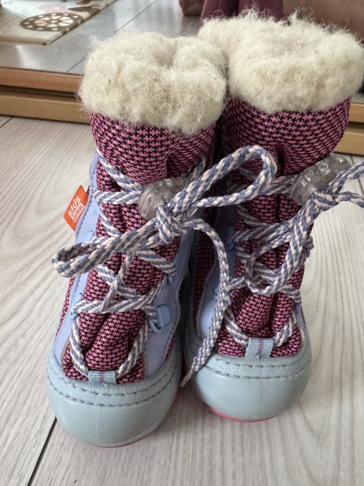 Зимнє взуття.