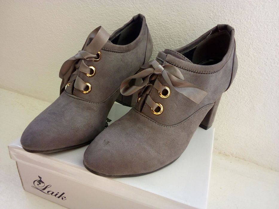 Botins cinzentos com atacadores em cetim - Tamanho 41 - Novos!