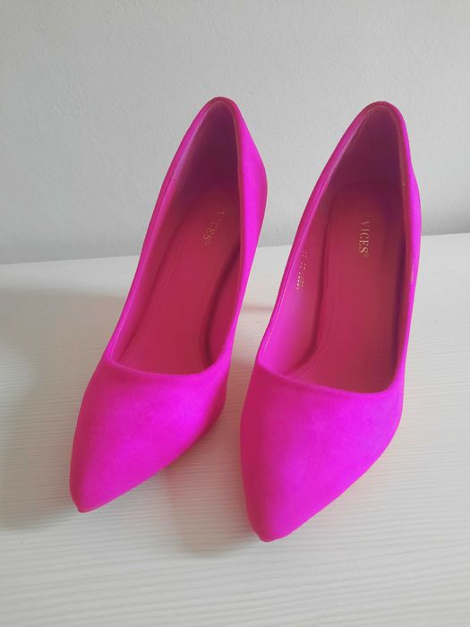 Buty szpilki w kolorze fuksjowym
