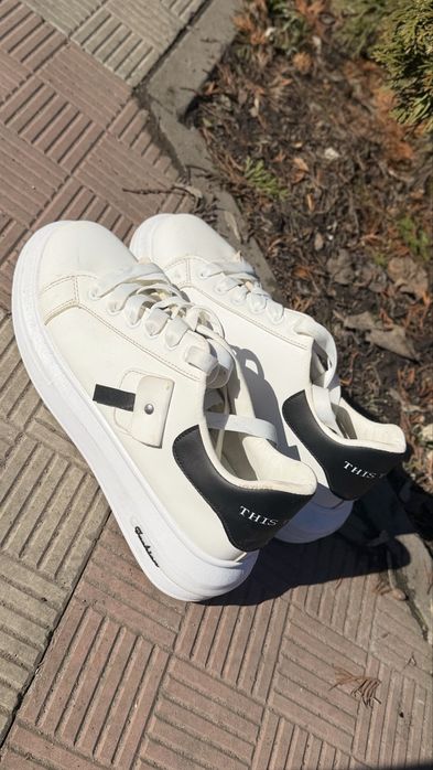 Продам ідеальні  кросівки