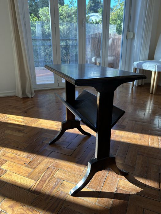 Mesinha de madeira de sala para revistas e livros