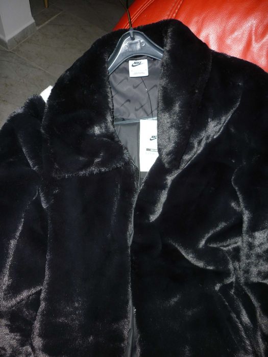 Nike długie czarne futerko nowe