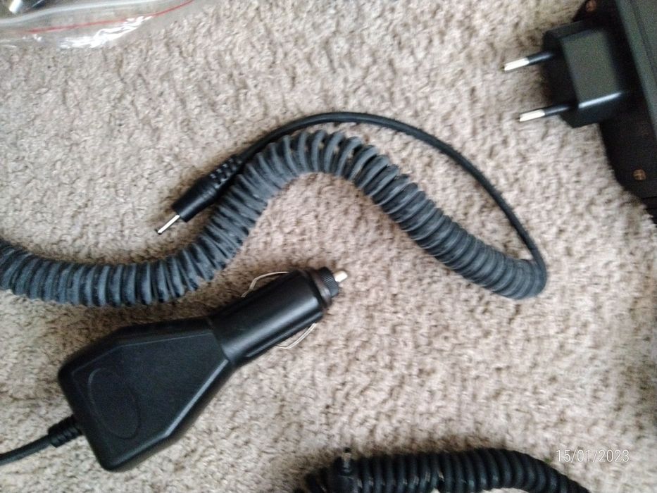 Carregadores telemóveis Nokia de 220v e de carro.
Alguns são novos.
Ta