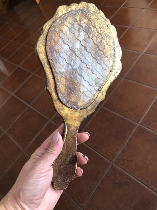 Espelho muito antigo