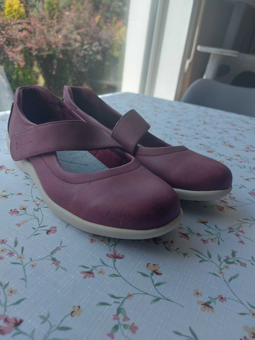Nowe skórzane baleriny 37