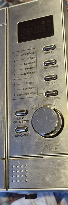 Mikrofalówka z funkcją grila srebrna