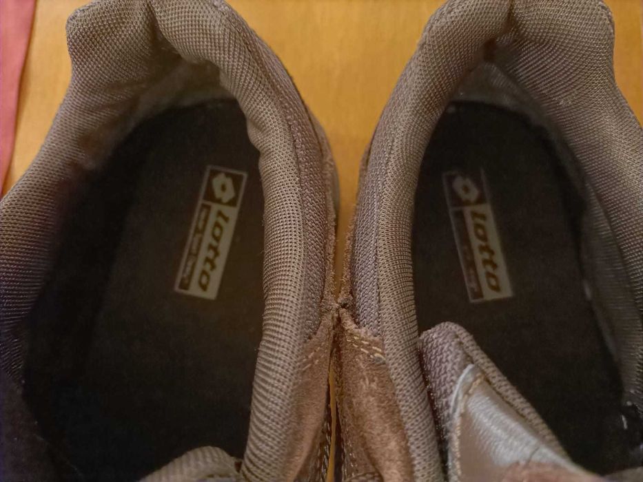 Sapatos desportivos Lotto novos