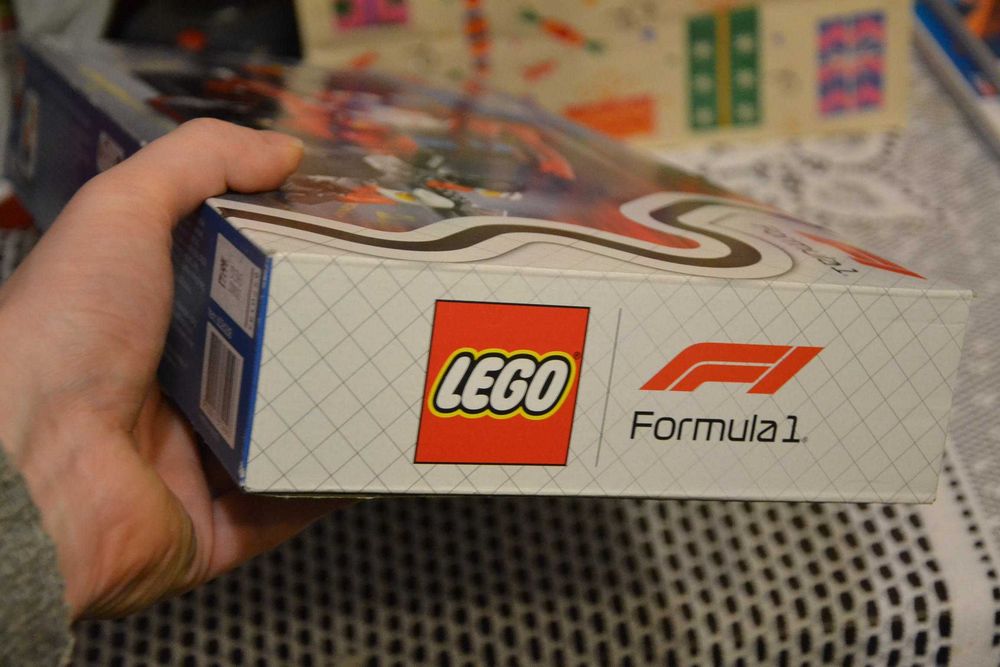 Lego City Formula 1 Ferrari Racing Pit Stop mechanicy