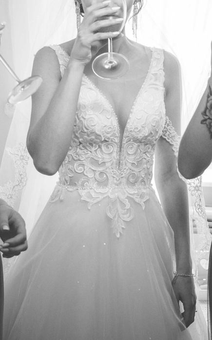 Delikatna suknia ślubna