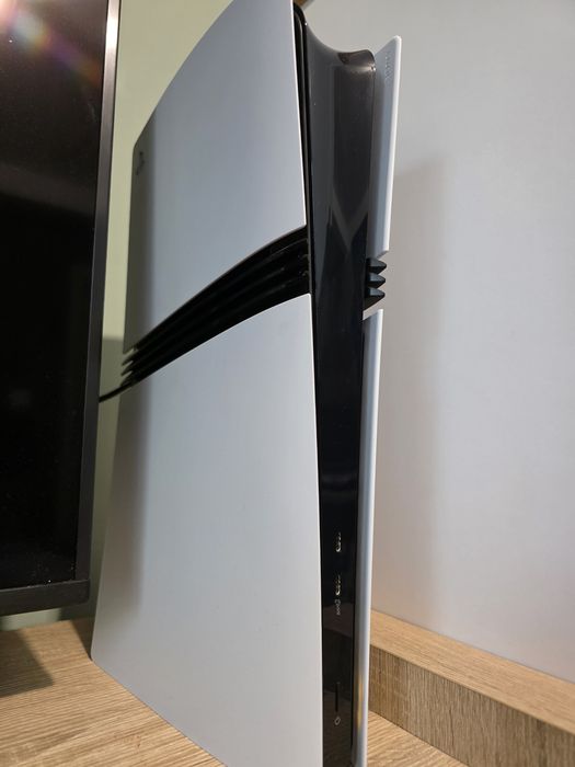 PlayStation 5 Pro  mega zestaw 2 TB kierownica 2 pady ładowarka