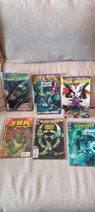 Vendo! 50 comics sortidos Dc. Bom estado