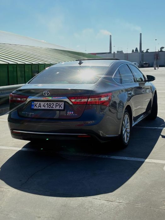 Аренда авто Toyota Avalon Hybrid Premium