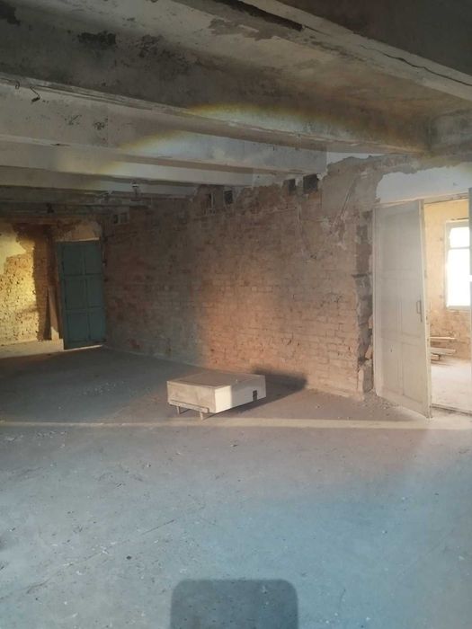 Продам приміщення 296,6 м² — центр Пулин