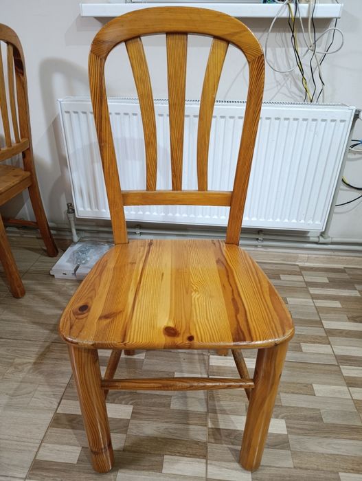 Дерев'яне крісло( обідній стілець)