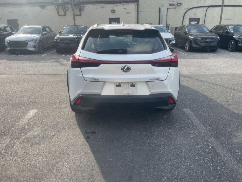 Lexus UX 250h      2020