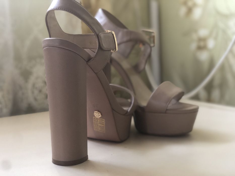 Босоножки/туфли 38р